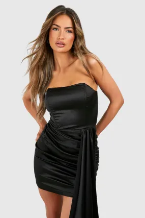 Robe courte en satin effet plissé