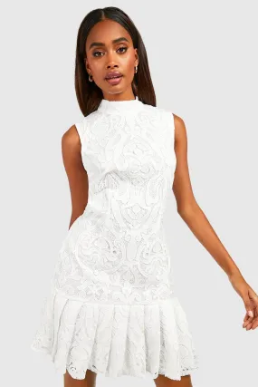 Robe courte premium en crochet et dentelle