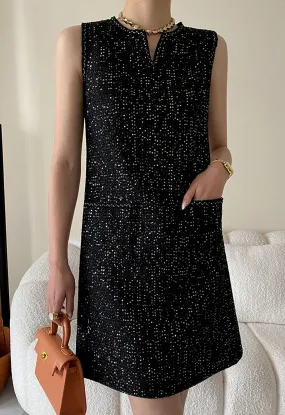 Robe en tweed sans manches brodée de sequins en noir